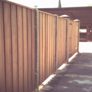 Vallas hormigon y madera tropical 200x190cm